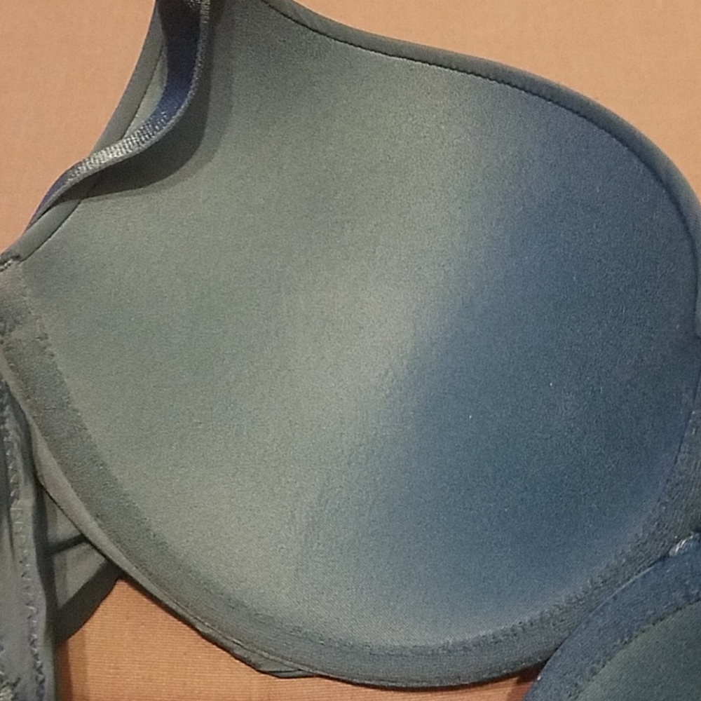 Victoria Secret Bra - Picture 5 of 6